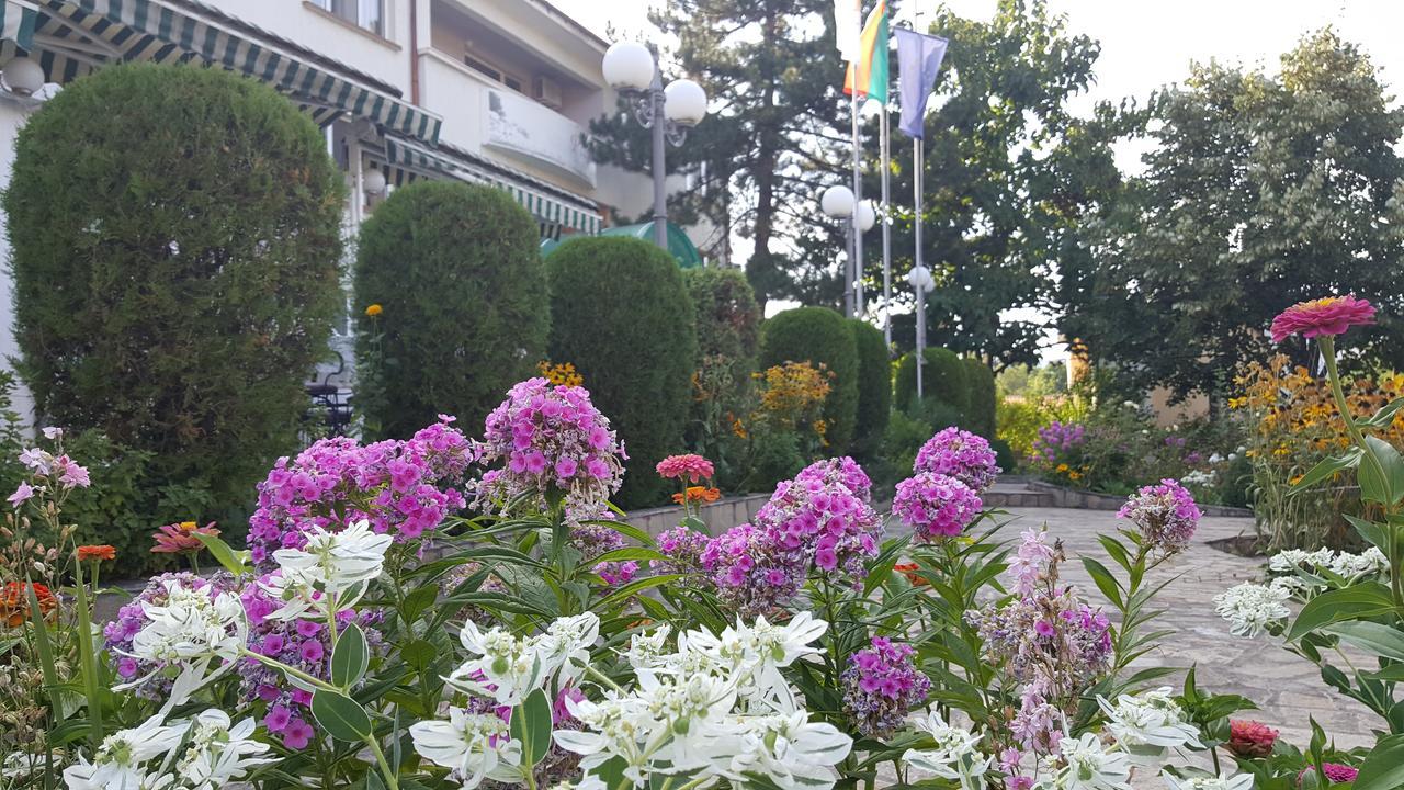 Paradise Hotel Madzharovo Eksteriør billede