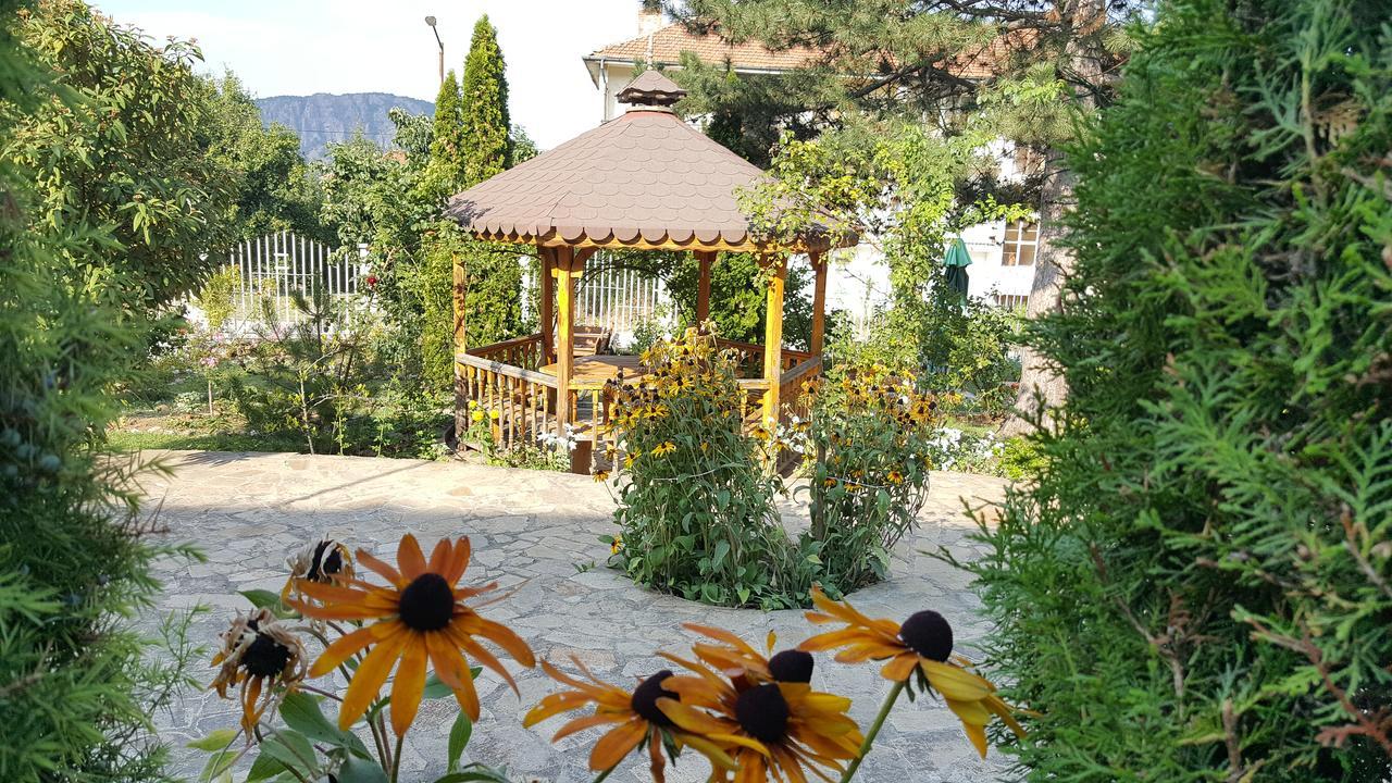 Paradise Hotel Madzharovo Eksteriør billede